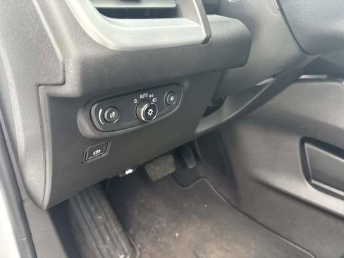 Used 2024 GMC Terrain SLT image 22