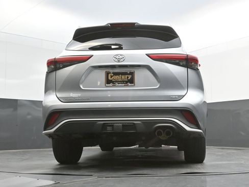 Used 2021 Toyota Highlander XSE FWD image 32