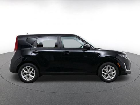 Used 2025 Kia Soul LX w/ LX Technology Package FWD image 10