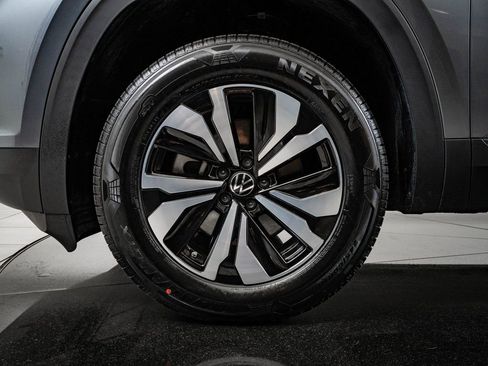 Used 2024 Volkswagen Atlas SE FWD image 13