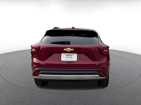 Used 2025 Chevrolet Trax LT image 12