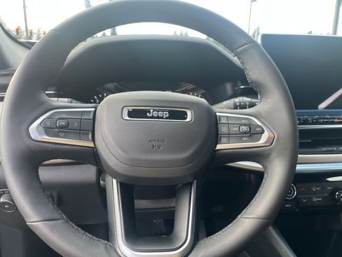Used 2025 Jeep Compass Limited AWD/4WD image 29