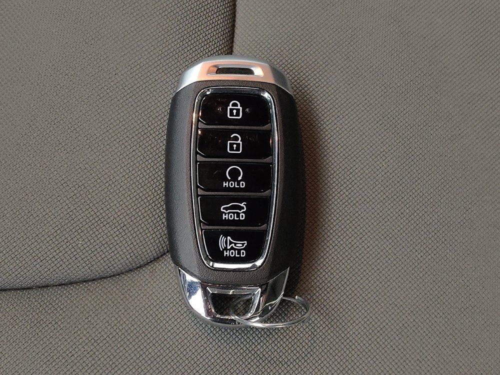 Used 2023 Hyundai Elantra SEL w/ Cargo Package FWD image 32