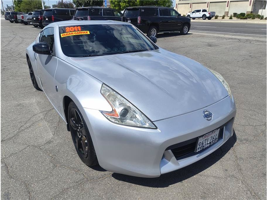 Used 2011 Nissan 370Z Touring RWD image 3