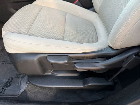 Used 2022 Chevrolet Traverse LS image 18