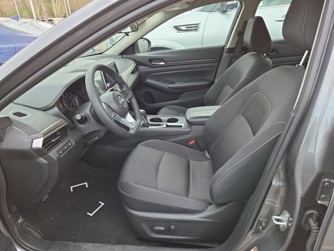 Used 2025 Nissan Altima 2.5 SV image 8