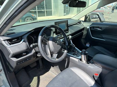 Used 2019 Toyota RAV4 XLE Premium AWD/4WD image 6