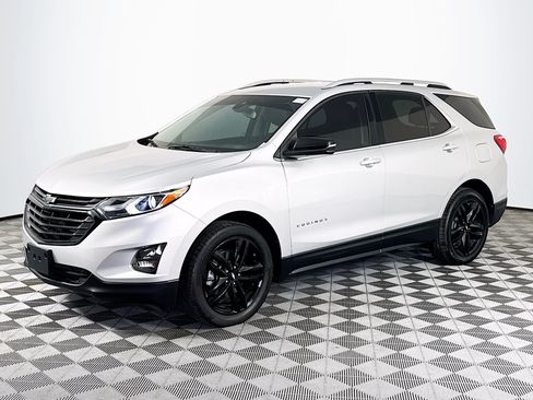 Used 2020 Chevrolet Equinox LT w/ Sport Edition FWD image 4
