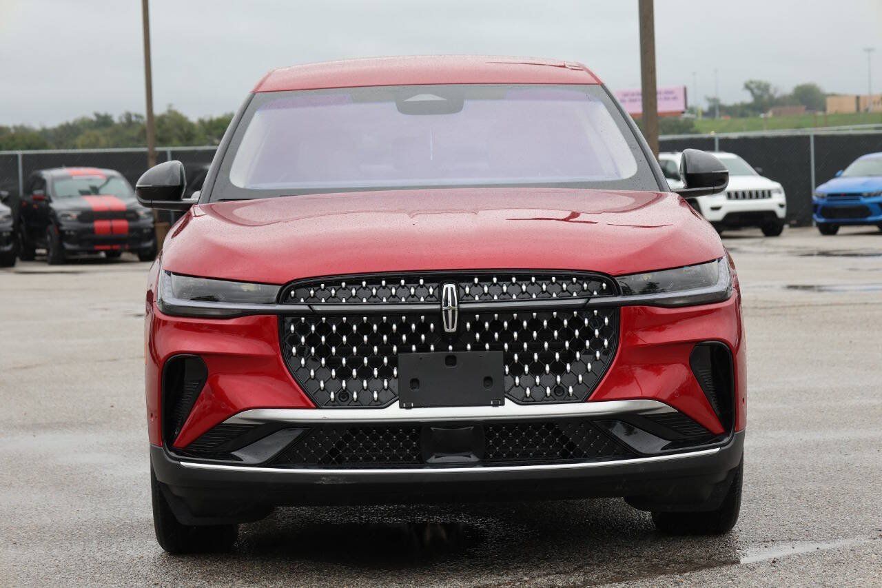 Used 2024 Lincoln Nautilus Premier AWD/4WD image 5