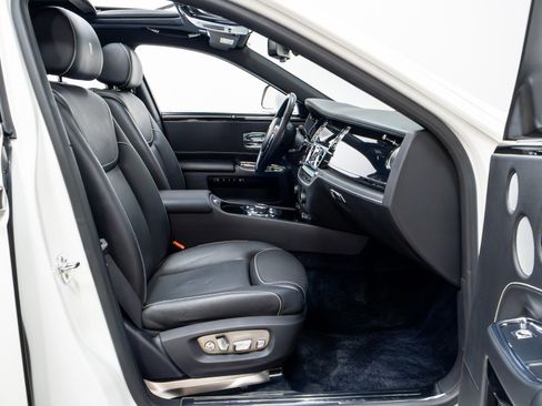 Used 2016 Rolls-Royce Ghost image 30