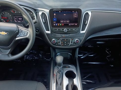 Used 2024 Chevrolet Malibu LT FWD image 3