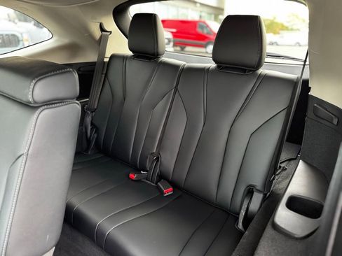 Used 2023 Acura MDX SH-AWD w/ Technology Package image 4