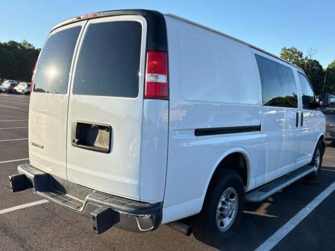 Used 2018 Chevrolet Express 2500 w/ Driver Convenience Package RWD image 4