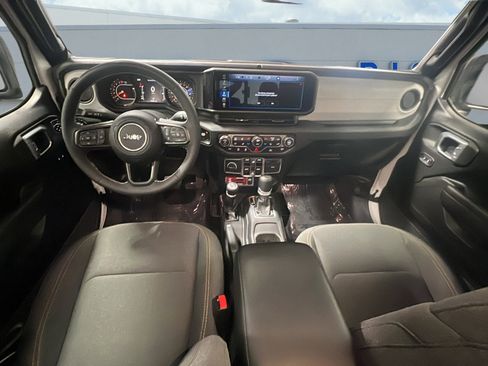 Used 2025 Jeep Gladiator Willys image 9