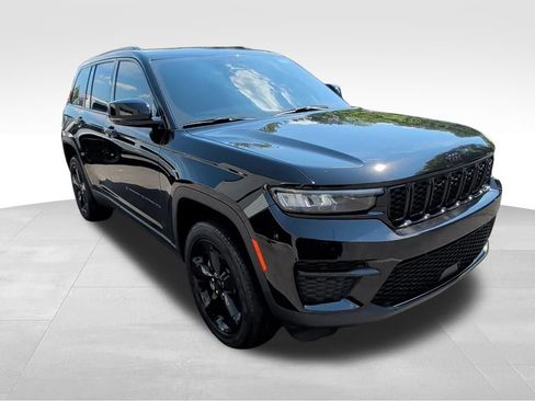 Certified 2023 Jeep Grand Cherokee Altitude AWD/4WD image 7
