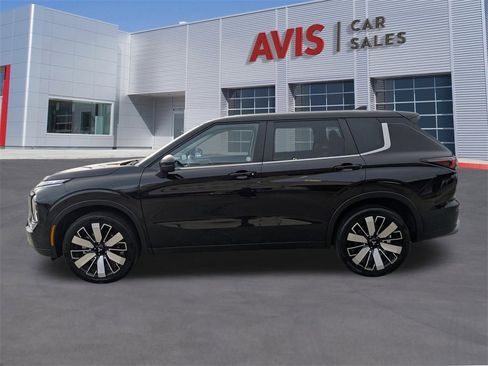 Used 2025 Mitsubishi Outlander SE image 10