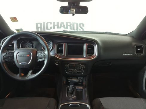 Used 2018 Dodge Charger SXT image 10