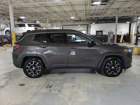 Used 2022 Jeep Compass Latitude FWD image 2