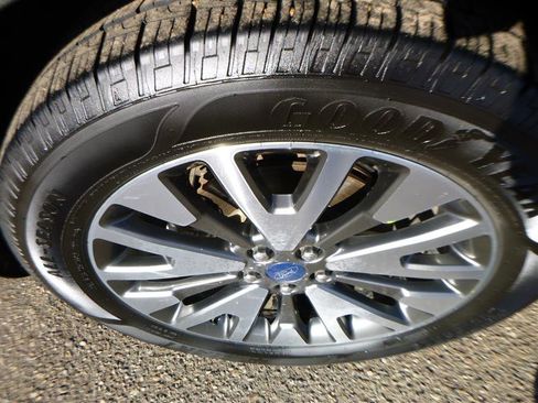 Used 2020 Ford Escape Titanium image 22