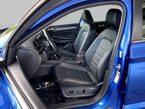 Used 2024 Volkswagen Jetta SE FWD image 8