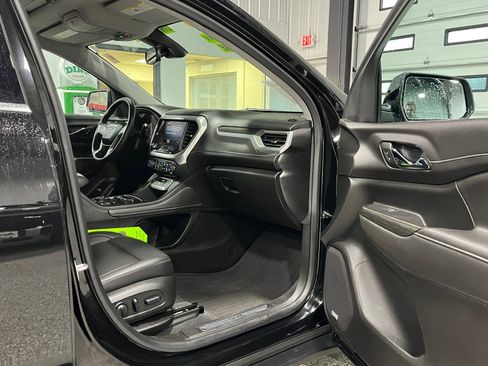 Certified 2023 GMC Acadia SLT w/ Preferred Package image 8