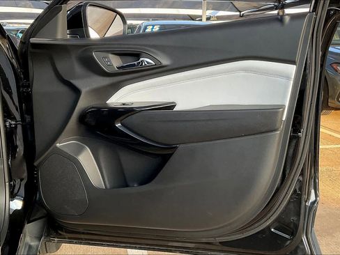 Used 2024 Chevrolet Trax LT w/ LT Convenience Package image 22