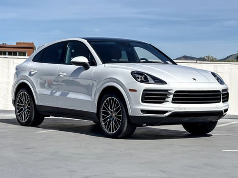 Used 2022 Porsche Cayenne Platinum Edition image 10