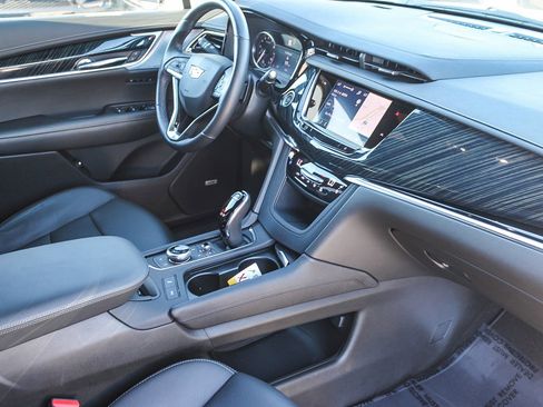Used 2023 Cadillac XT6 Premium Luxury image 17