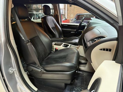 Used 2018 Dodge Grand Caravan SXT FWD image 25