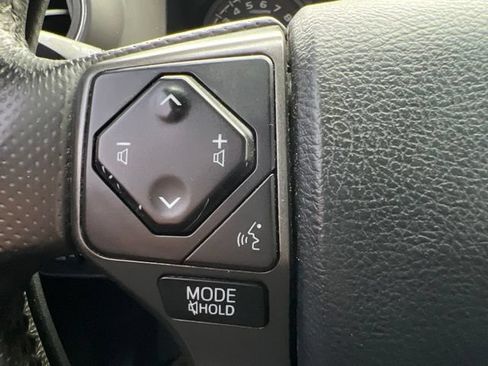Used 2017 Toyota Tacoma TRD Sport AWD/4WD image 24