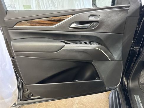 Used 2021 Cadillac Escalade Premium Luxury image 28