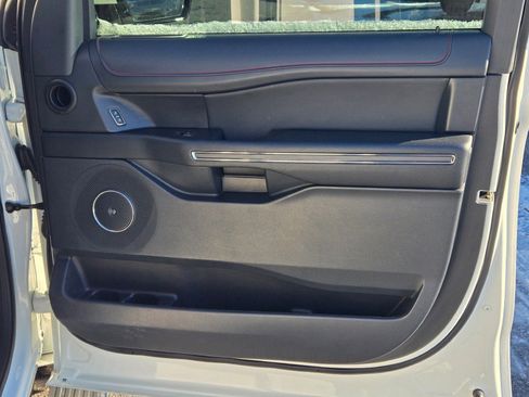 Used 2022 Ford Expedition Max Limited image 4