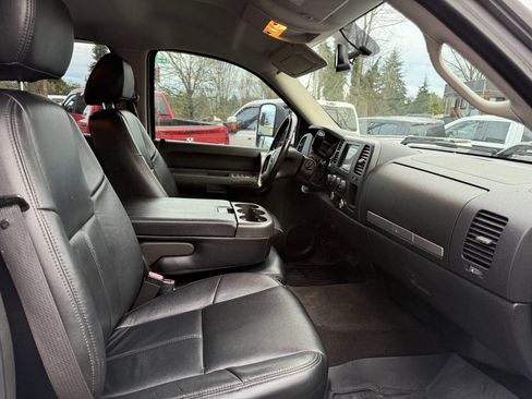 Used 2008 GMC Sierra 2500 SLE w/ Z71 Off-Road Package image 17