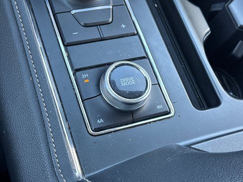 Used 2024 Ford Expedition XLT image 33