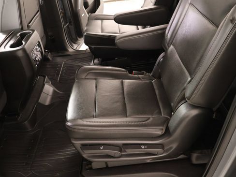 Used 2021 GMC Yukon XL Denali w/ Denali Premium Package AWD/4WD image 12