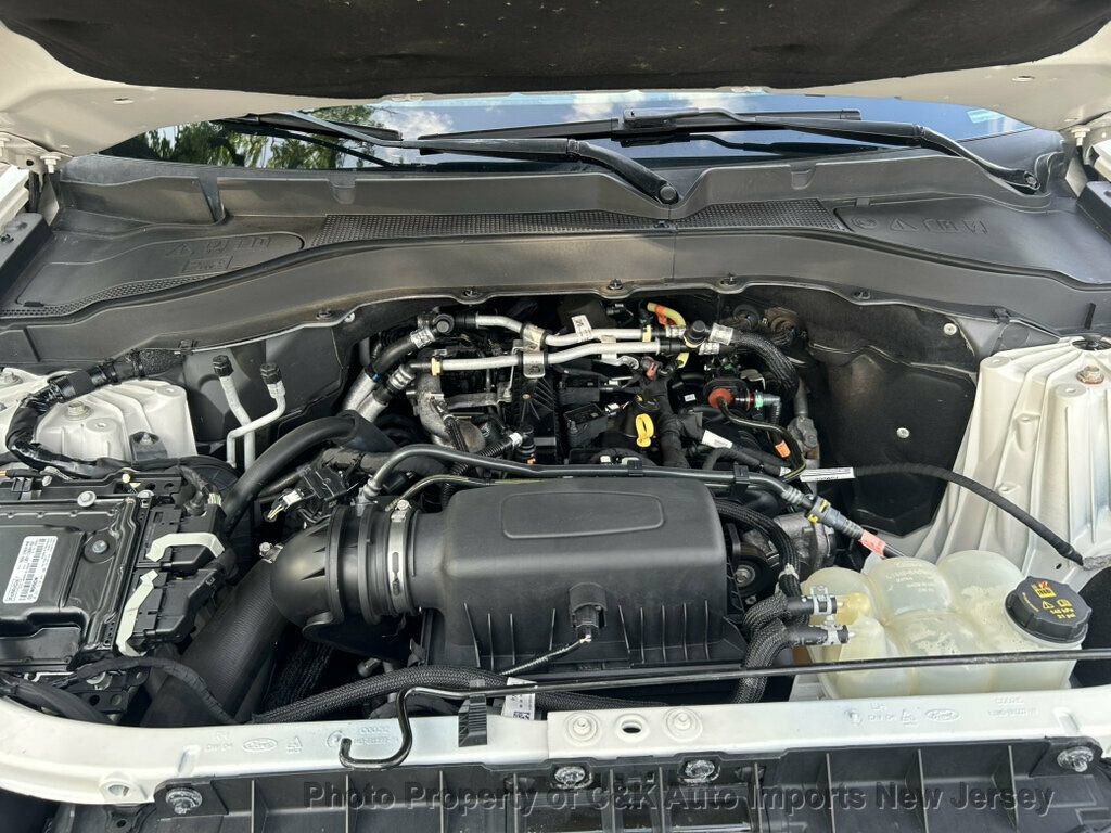 Used 2022 Ford Explorer XLT AWD/4WD image 35
