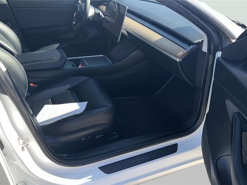Used 2021 Tesla Model 3 Standard Range Plus image 13