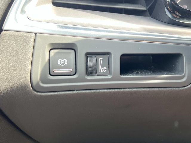 Certified 2024 Cadillac XT5 Luxury w/ LPO, Floor Liner Package AWD/4WD image 27