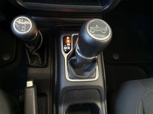 Used 2018 Jeep Wrangler Unlimited Sport S image 16