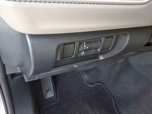 Used 2025 Subaru Forester Premium image 28