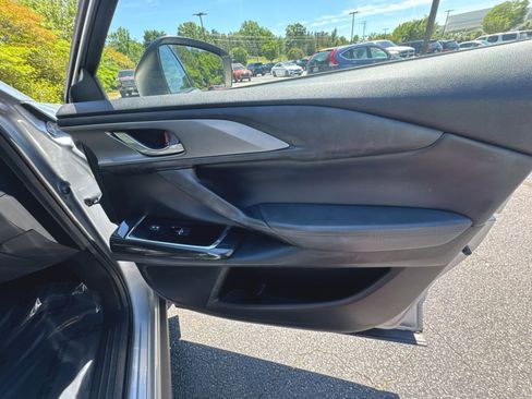 Used 2018 MAZDA CX-9 Touring FWD image 34