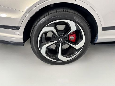 Used 2023 Bentley Bentayga AWD/4WD image 32