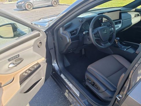 Used 2024 Lexus ES 350 w/ Premium Package image 9