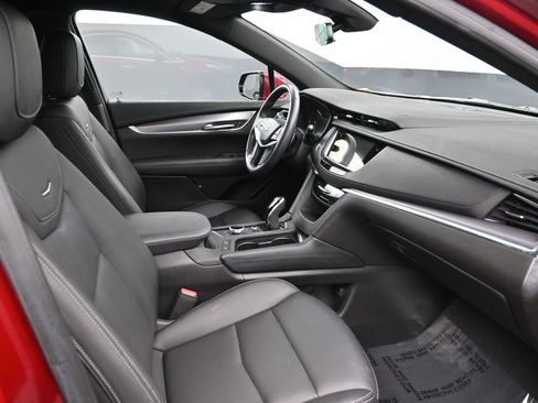 Certified 2023 Cadillac XT5 Luxury image 2