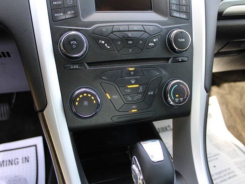 Used 2015 Ford Fusion SE FWD image 22