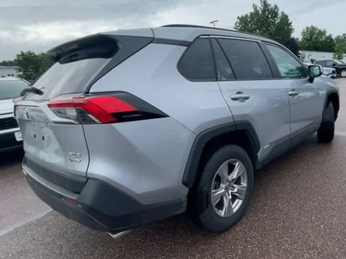 Used 2025 Toyota RAV4 XLE AWD/4WD image 2
