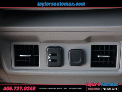 Used 2021 Chevrolet Silverado 1500 LT w/ Z71 Off-Road Package AWD/4WD image 25