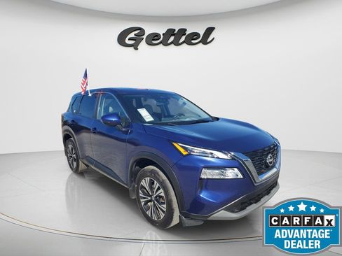 Used 2022 Nissan Rogue SV image 2