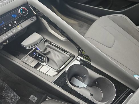 Certified 2025 Hyundai Elantra SEL FWD image 26