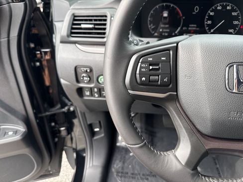 Certified 2025 Honda Ridgeline Sport image 19